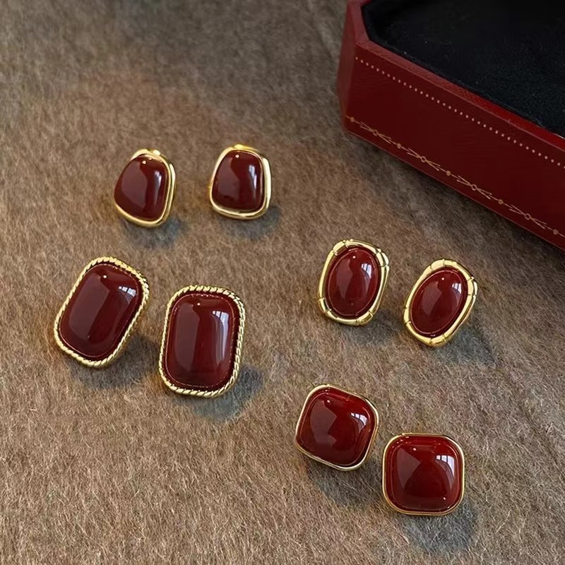 Vintage Enamel Wine Red Stud E - Opal Earrings Dangle recension och pris