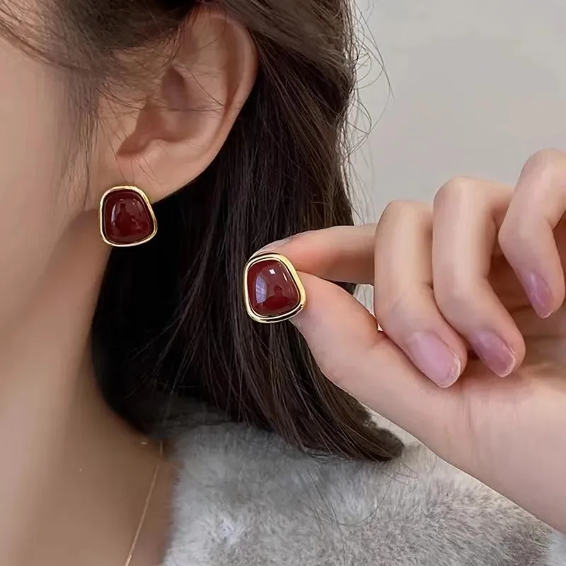 Vintage Enamel Wine Red Stud E - Opal Earrings Dangle recension och pris