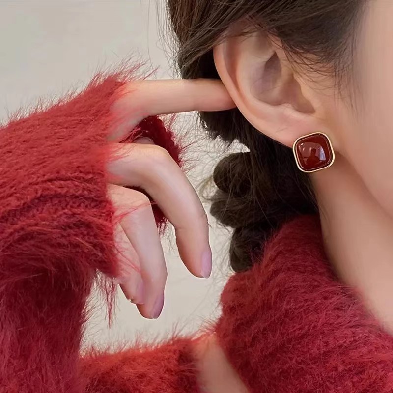 Vintage Enamel Wine Red Stud E - Opal Earrings Dangle recension och pris